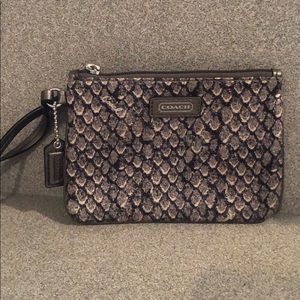 Small coach wristlist